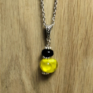 Pendentif Terre Jaune – L’Ancre Lumineuse