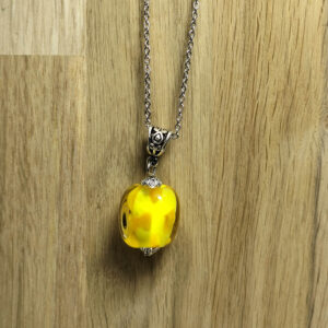 Pendentif Terre Jaune – Le Noyau