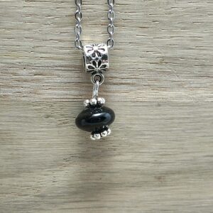 Pendentif Eau Noire – Noyau de Silence